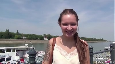 德国童子军 - 大学少女 MIA 在公共代理试镜中引诱厚鸡巴的屁股他妈的钻