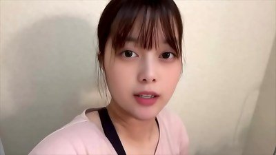 练完瑜伽后，我满头大汗，臭气熏天，然后就挤奶为乐，身心都舒畅了。