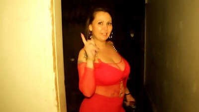 丁尼加塔在南里约格朗德州勒克斯瀑布摇摆豪宅的荣耀洞中进行了最大的母狗